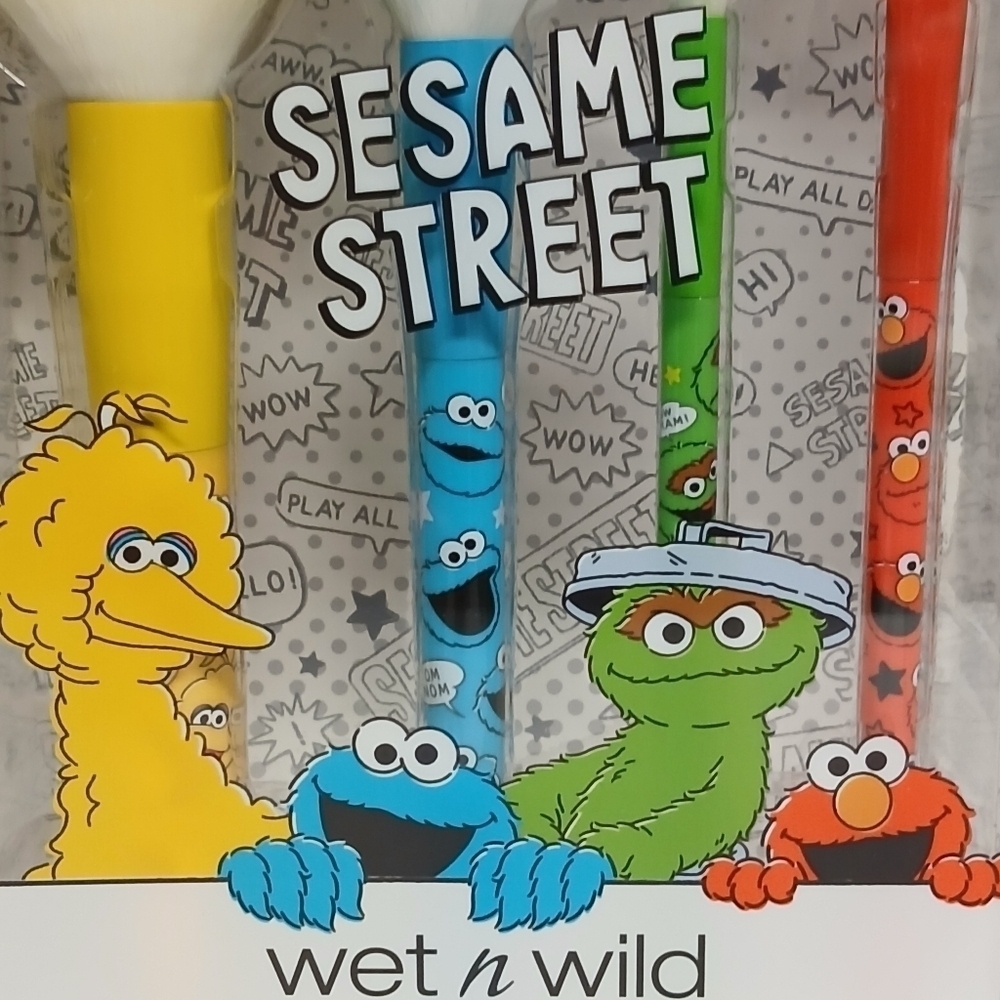 Wet N Wild Sesame Street 4 Piece Makeup Brush Set - Picture 6 of 8